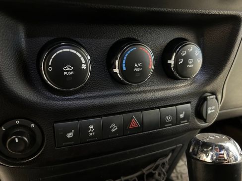 Used 2015 Jeep Wrangler Unlimited Sahara AWD/4WD image 14
