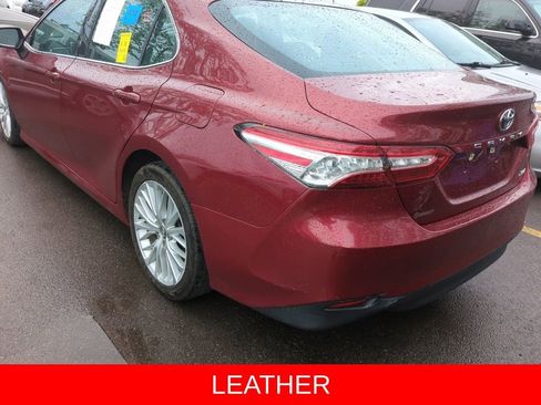 Used 2018 Toyota Camry XLE FWD image 4