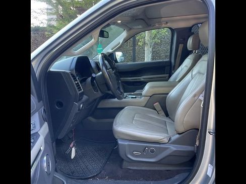 Used 2020 Ford Expedition Limited RWD image 3