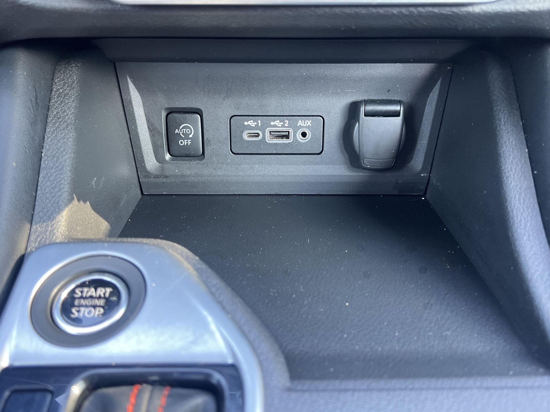 Used 2025 Nissan Sentra SR w/ SR Premium Package FWD image 7
