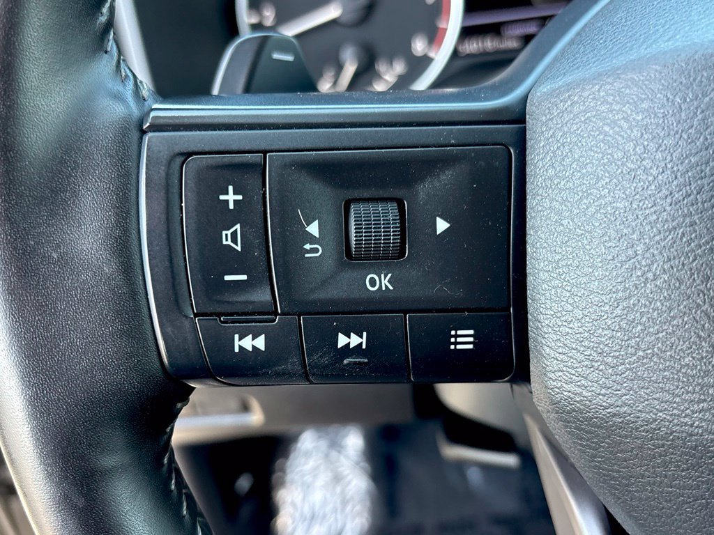 Used 2025 Nissan Rogue SV FWD image 13