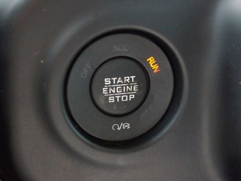 Used 2021 Jeep Gladiator Sport AWD/4WD image 9