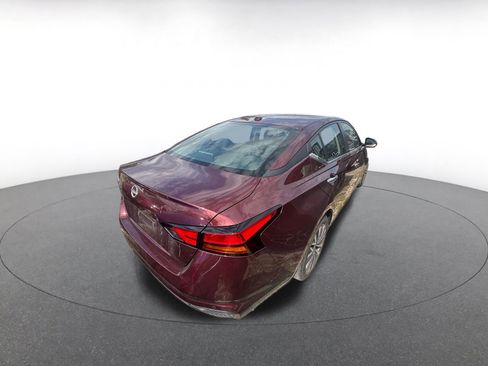 Used 2025 Nissan Altima 2.5 SV FWD image 7