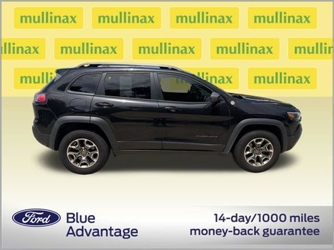 Used 2020 Jeep Cherokee Trailhawk AWD/4WD image 2