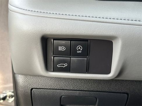 Used 2024 Toyota Highlander XLE image 25