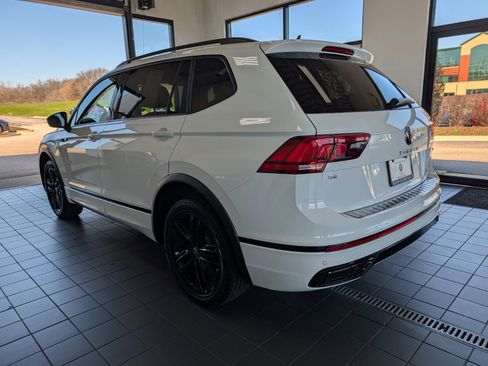 Used 2022 Volkswagen Tiguan SE R-Line image 6