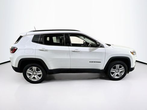 Used 2022 Jeep Compass Latitude w/ Convenience Group AWD/4WD image 4