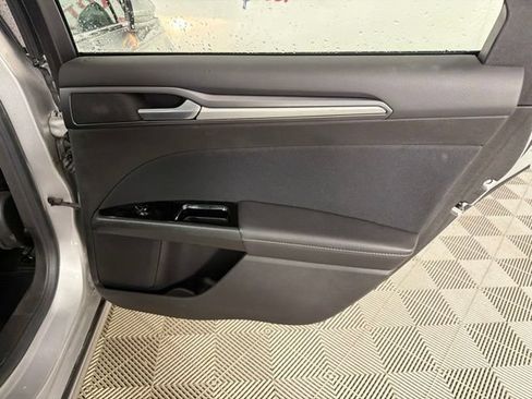 Used 2016 Ford Fusion SE FWD image 30