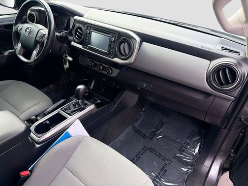 Used 2018 Toyota Tacoma SR5 image 14