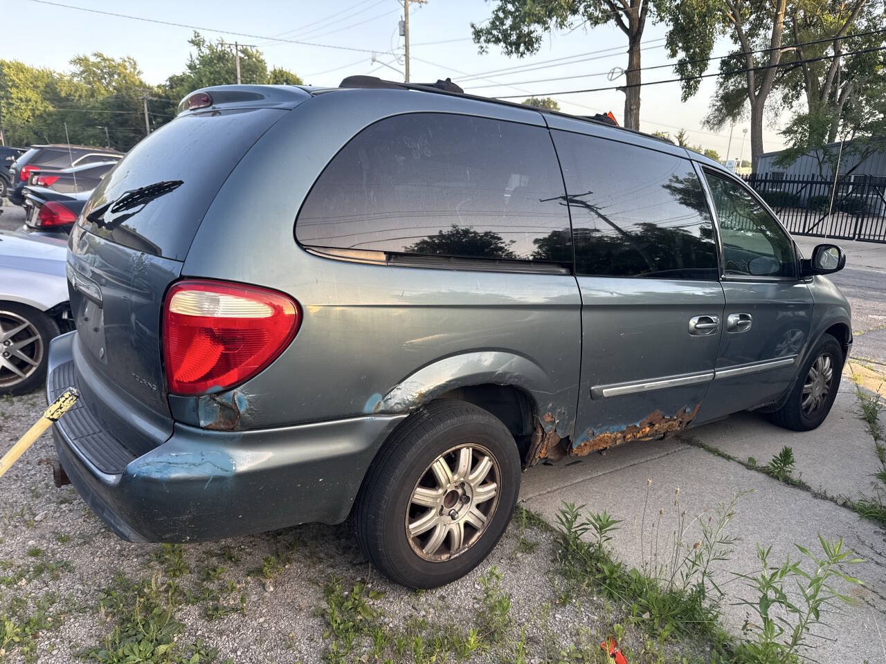 Used 2005 Chrysler Town & Country Touring FWD image 6