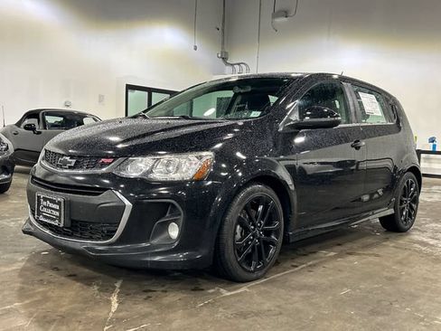 Used 2018 Chevrolet Sonic LT w/ Fun and Sun Package FWD image 5