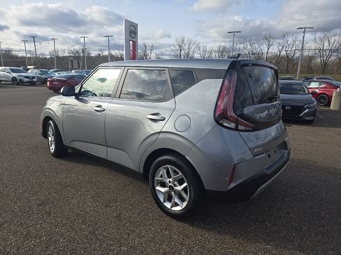 Used 2023 Kia Soul LX w/ LX Technology Package image 5