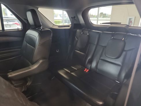 Used 2023 Ford Explorer XLT w/ Equipment Group 202A AWD/4WD image 31