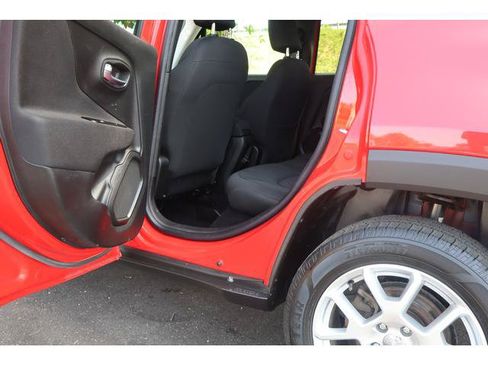 Used 2021 Jeep Renegade Latitude AWD/4WD image 21