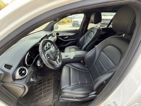 Used 2022 Mercedes-Benz GLC 300 4MATIC image 4