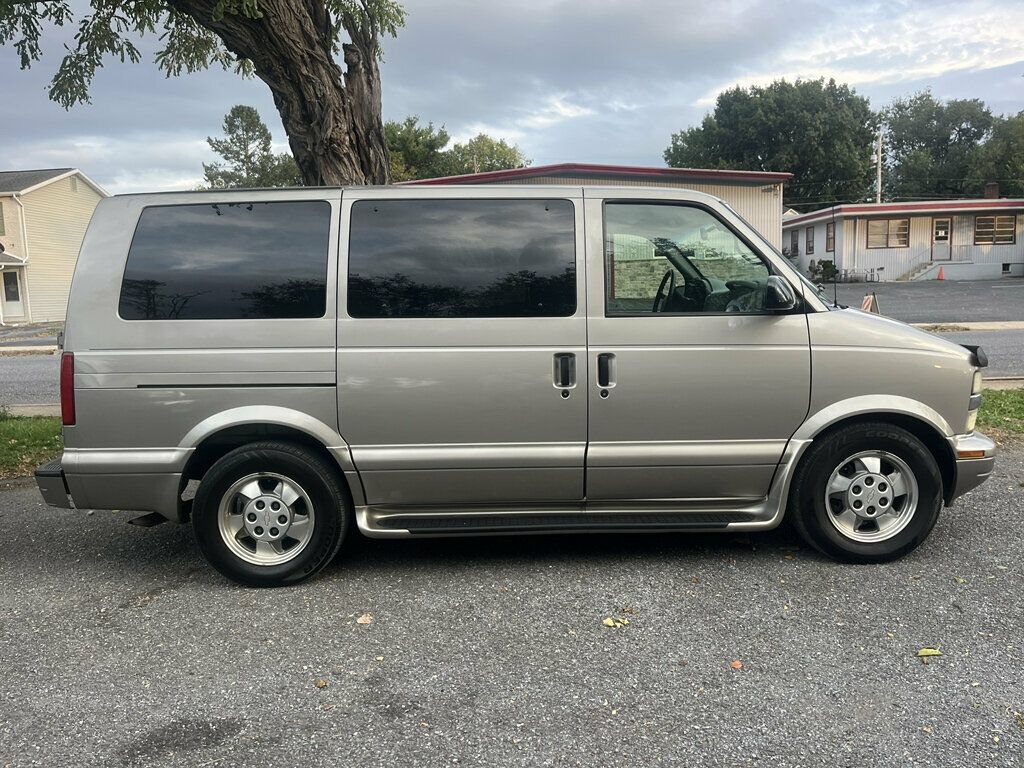 Used 2003 Chevrolet Astro w/ LS Preferred Equipment Group RWD image 2
