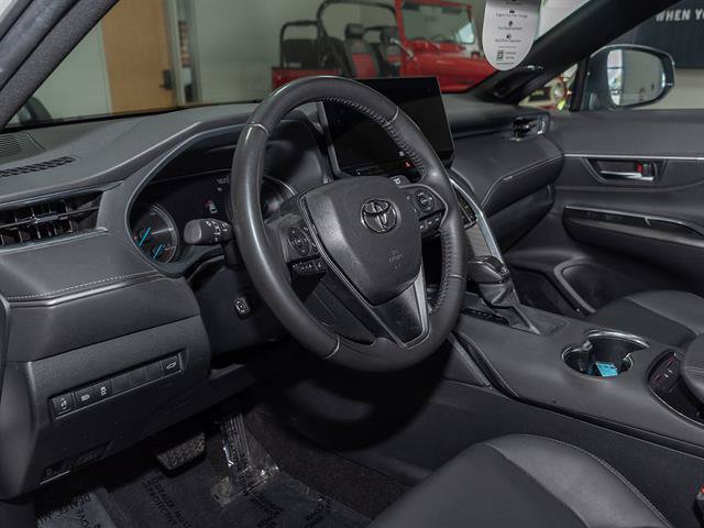 Used 2024 Toyota Venza XLE AWD/4WD image 11