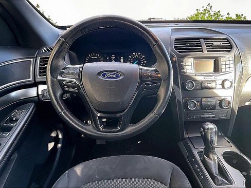 Used 2019 Ford Explorer XLT FWD image 8