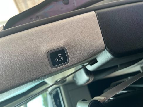 Used 2018 Chrysler Pacifica Touring-L w/ Advanced Safetytec Group image 15