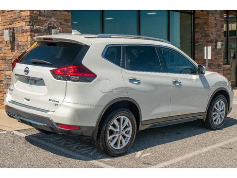Used 2017 Nissan Rogue SV w/ SV Premium Package AWD/4WD image 3