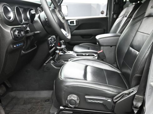 Used 2023 Jeep Wrangler Unlimited Sahara w/ Cold Weather Group image 18