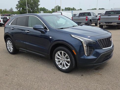 Used 2019 Cadillac XT4 Luxury w/ Trailering Package FWD image 9