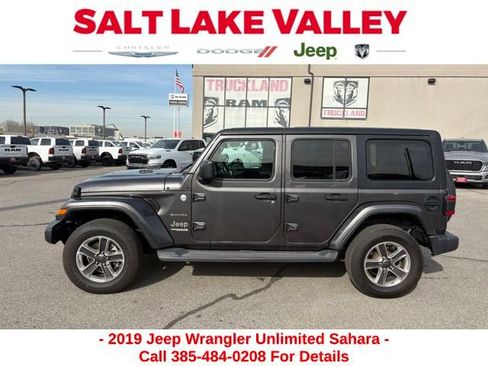 Used 2019 Jeep Wrangler Unlimited Sahara image 2