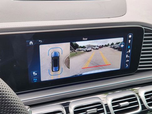 Used 2024 Mercedes-Benz GLS 580 4MATIC image 10