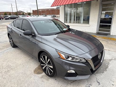 Used 2020 Nissan Altima 2.5 SR image 2