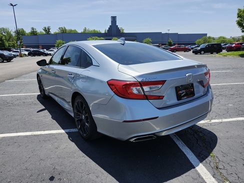 Used 2019 Honda Accord Touring image 17