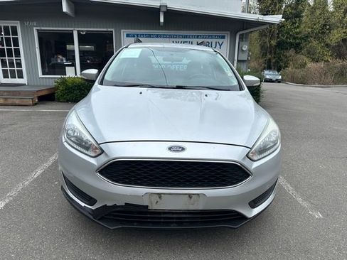 Used 2016 Ford Focus SE image 2