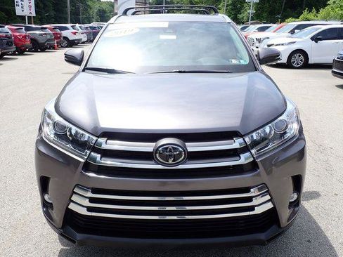 Certified 2019 Toyota Highlander Limited AWD/4WD image 12