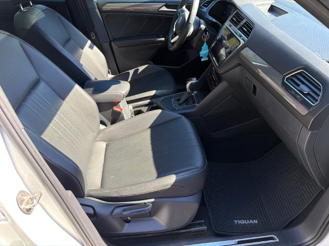 Used 2022 Volkswagen Tiguan SE R-Line FWD image 15