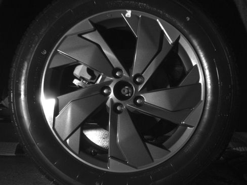 Used 2025 Nissan Rogue SV AWD/4WD image 18