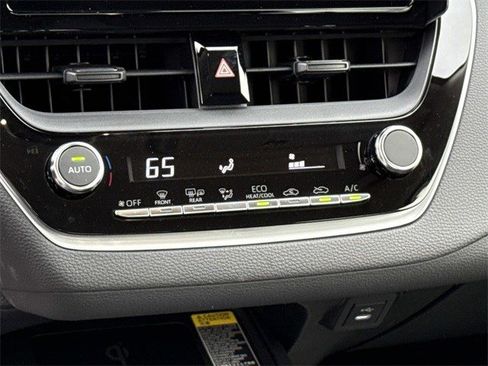 Used 2025 Toyota Corolla LE image 21