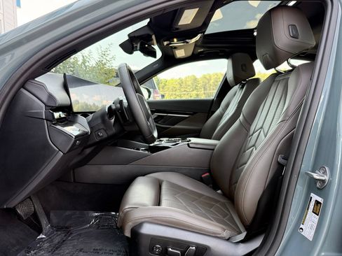 Used 2024 BMW 530i w/ Premium Package RWD image 20