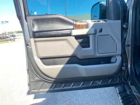 Used 2018 Ford F150 Lariat AWD/4WD image 12