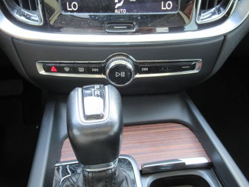 Used 2021 Volvo S60 T5 Momentum FWD image 28