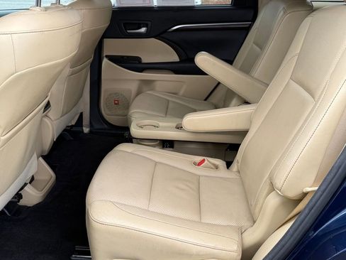 Used 2015 Toyota Highlander Limited w/ Driver Technology Package image 34