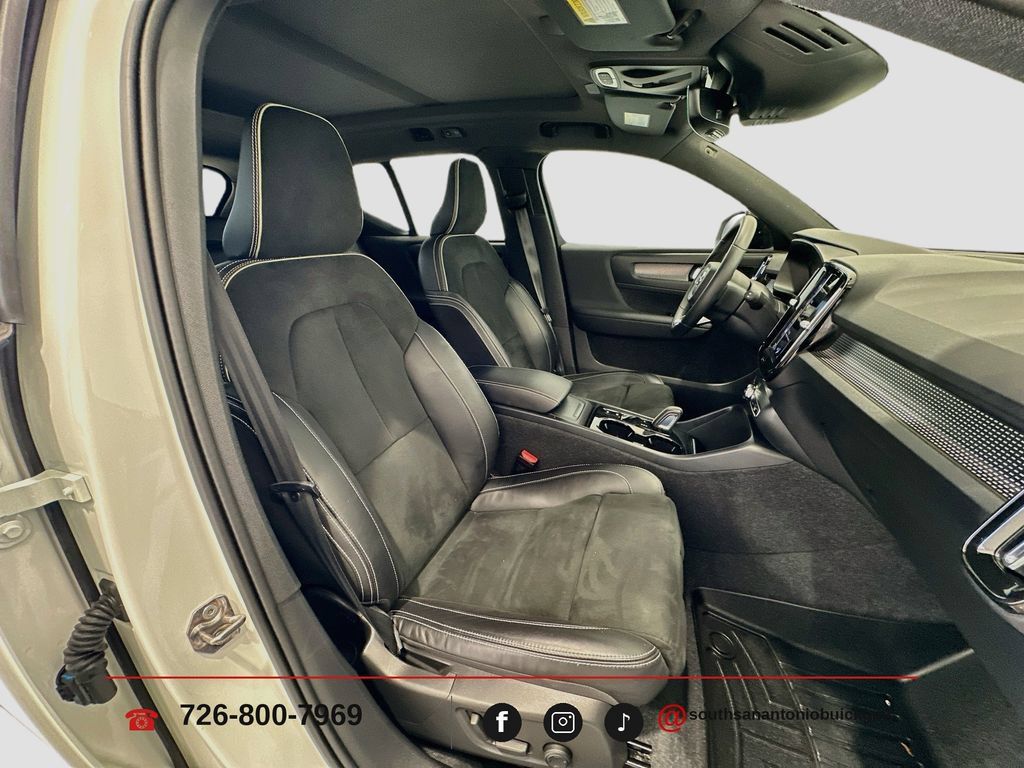 Used 2022 Volvo XC40 T5 R-Design w/ Advanced Package AWD/4WD image 28