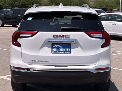 Used 2024 GMC Terrain SLT FWD image 5