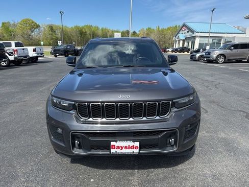Used 2022 Jeep Grand Cherokee Overland w/ Luxury Tech Group IV AWD/4WD image 6