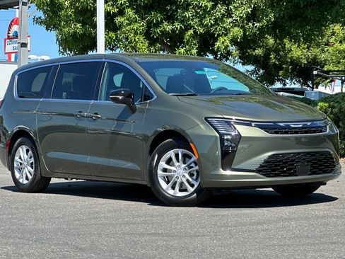 New 2027 Chrysler Pacifica Select FWD image 2