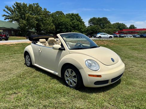 Used 2008 Volkswagen Beetle S FWD image 3