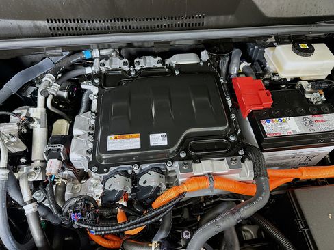 Used 2025 Toyota bZ4X FWD image 33