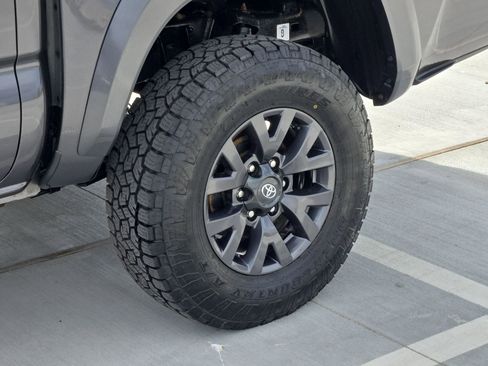 Used 2023 Toyota Tacoma SR5 AWD/4WD image 12
