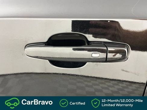 Used 2021 Chevrolet Traverse LT AWD/4WD image 18