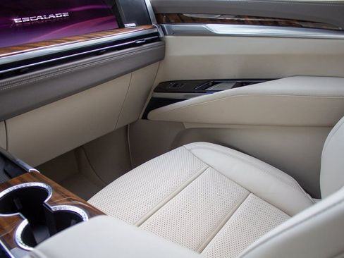 Used 2026 Cadillac Escalade Platinum Sport w/ LPO, Floor Liner Package image 21