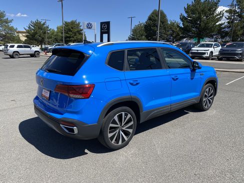 Used 2023 Volkswagen Taos SE w/ Panoramic Sunroof Package FWD image 42