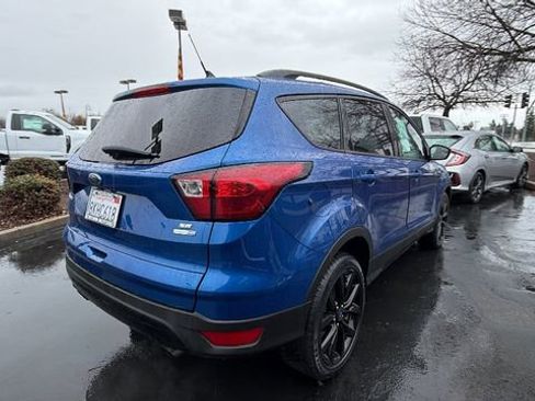 Used 2019 Ford Escape SE image 4